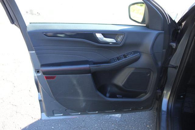 Certified 2025 Ford Escape ST-Line Select AWD/4WD image 21