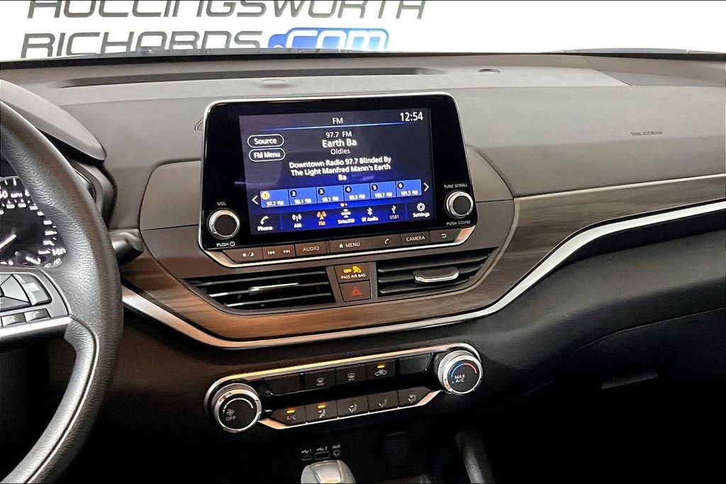 Used 2024 Nissan Altima 2.5 SV image 5