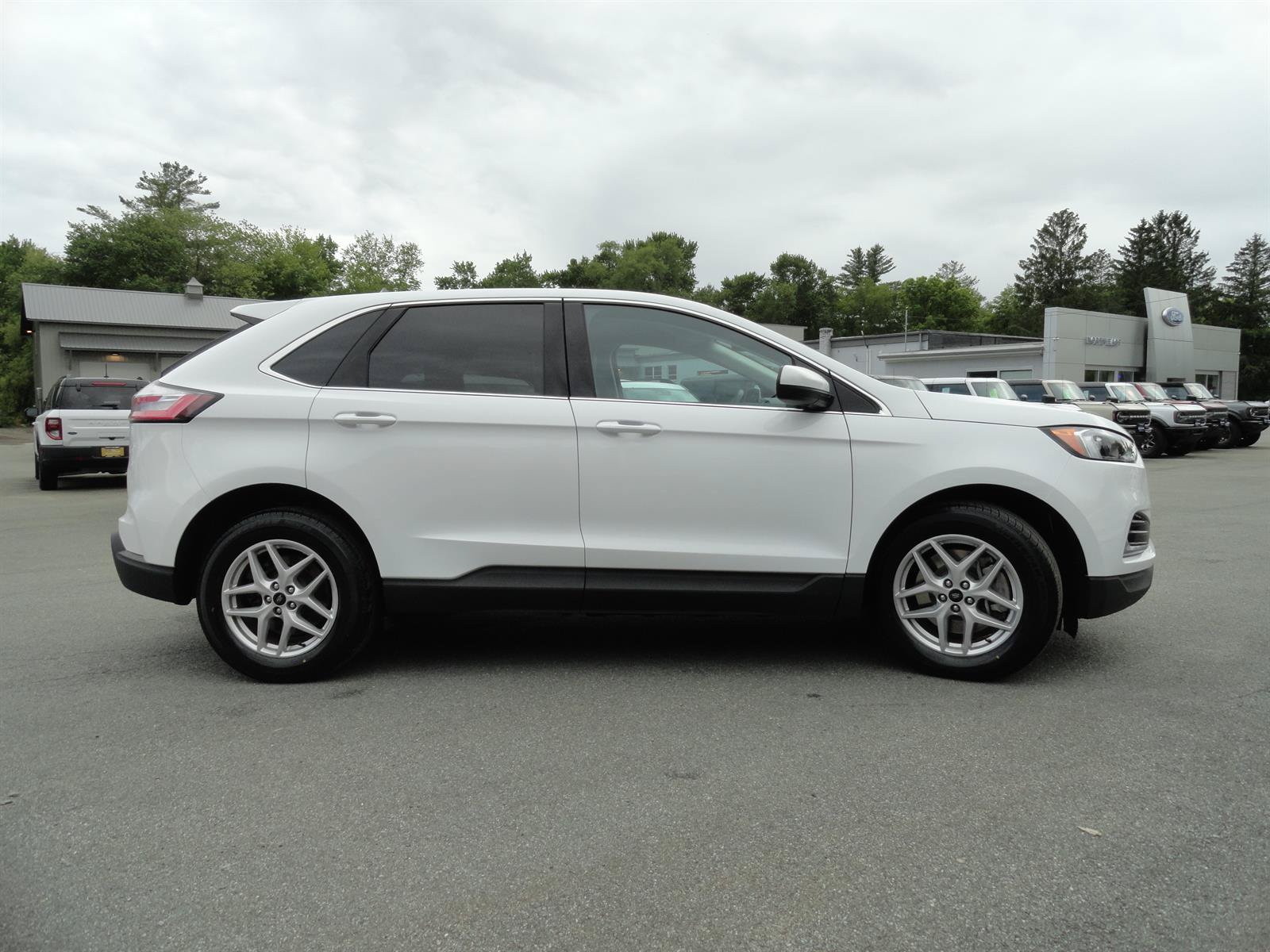 Certified 2024 Ford Edge SEL AWD/4WD image 4