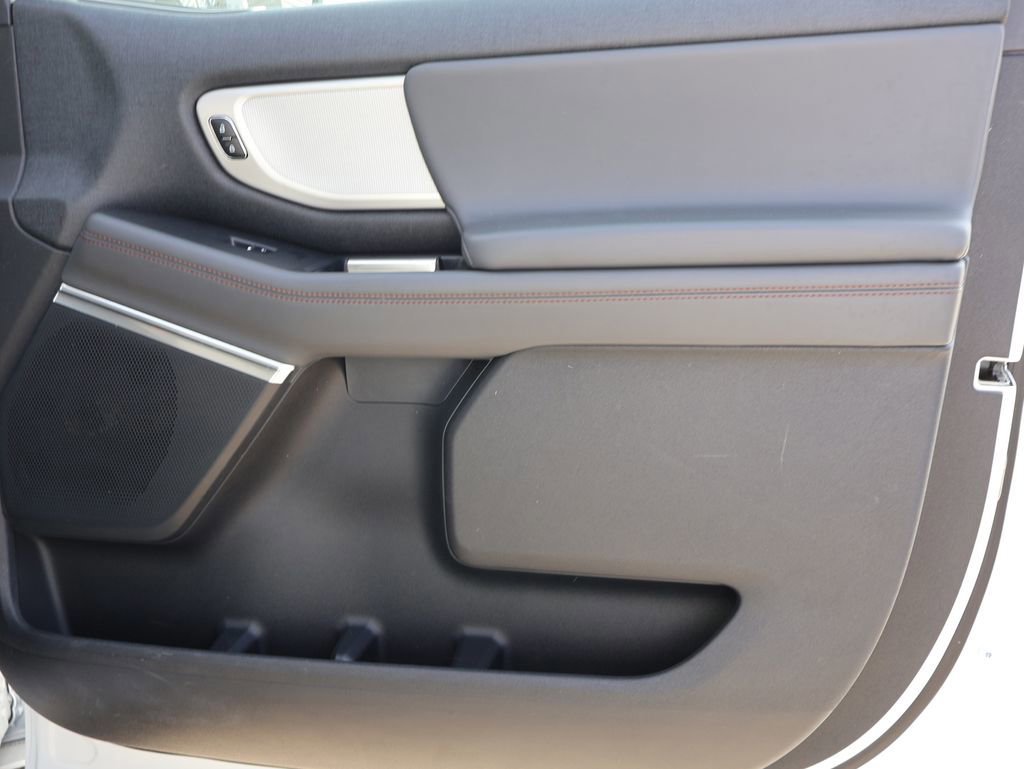 Certified 2025 Ford Expedition Active image 9