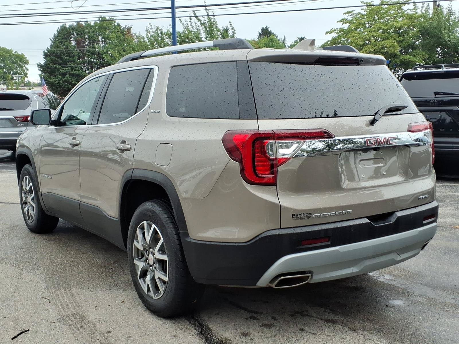 Used 2022 GMC Acadia SLE w/ Driver Convenience Package AWD/4WD image 5