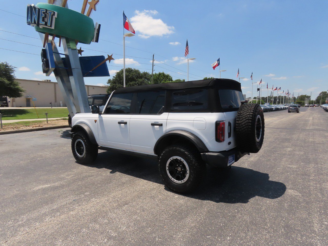 Certified 2023 Ford Bronco Badlands w/ Sasquatch Package AWD/4WD image 14