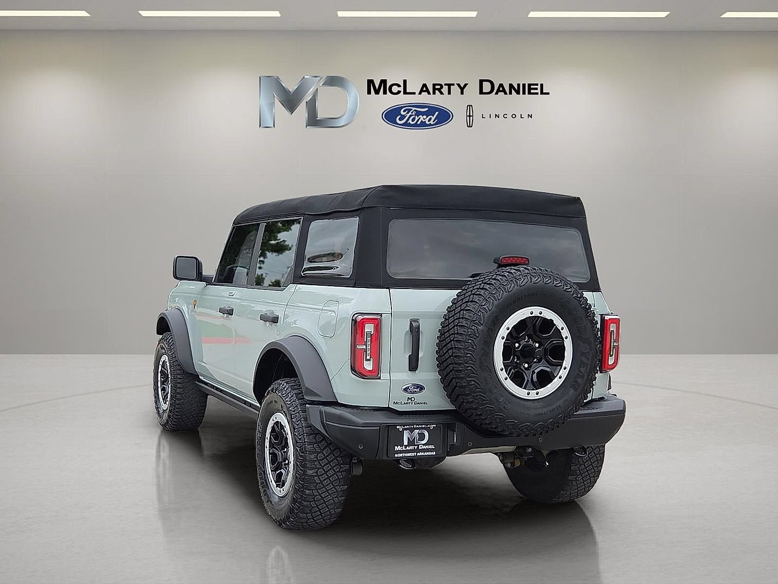 Certified 2023 Ford Bronco Badlands w/ Sasquatch Package AWD/4WD image 4