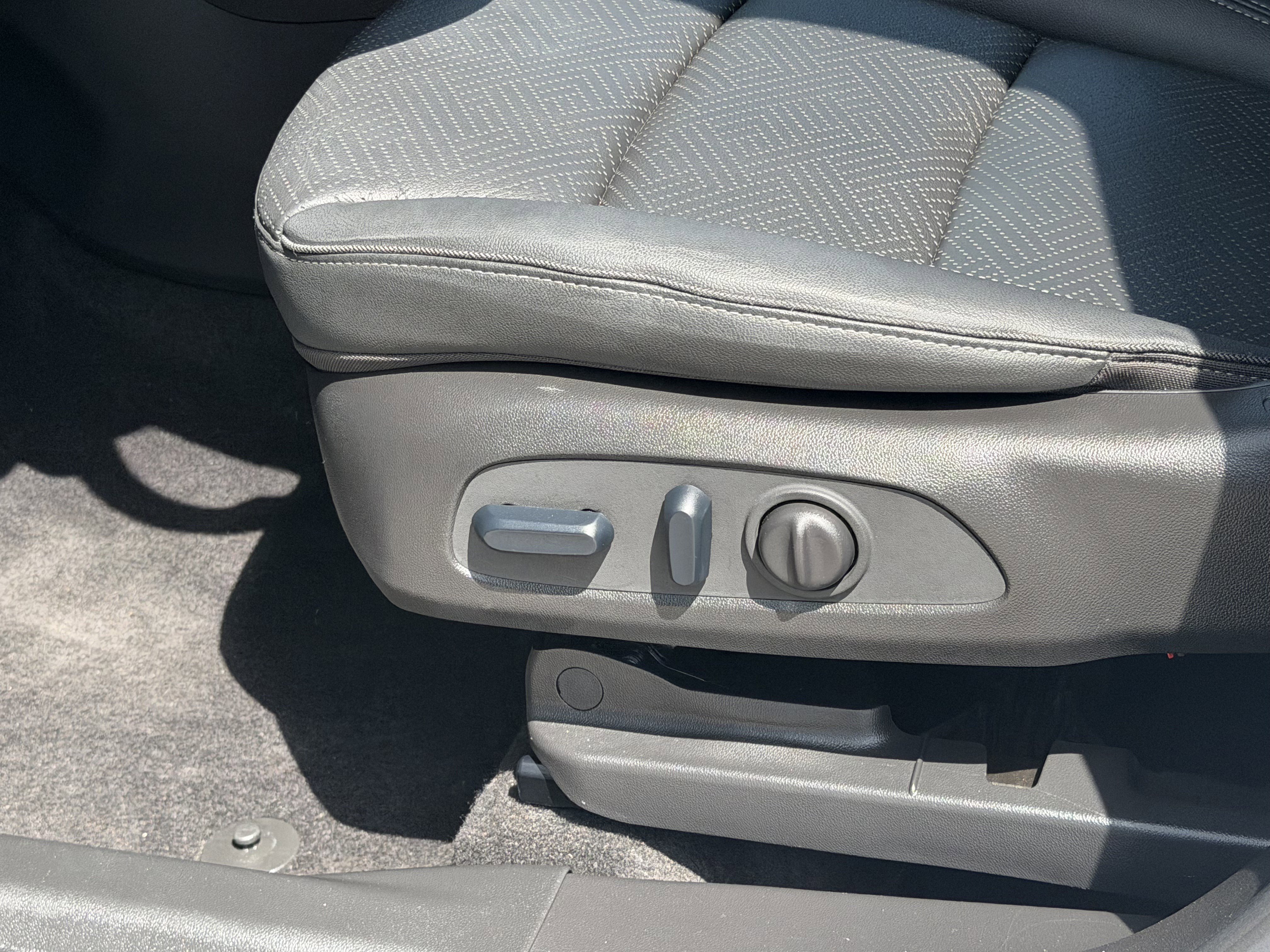 Used 2023 Buick Encore GX Essence w/ Experience Buick Package FWD image 18