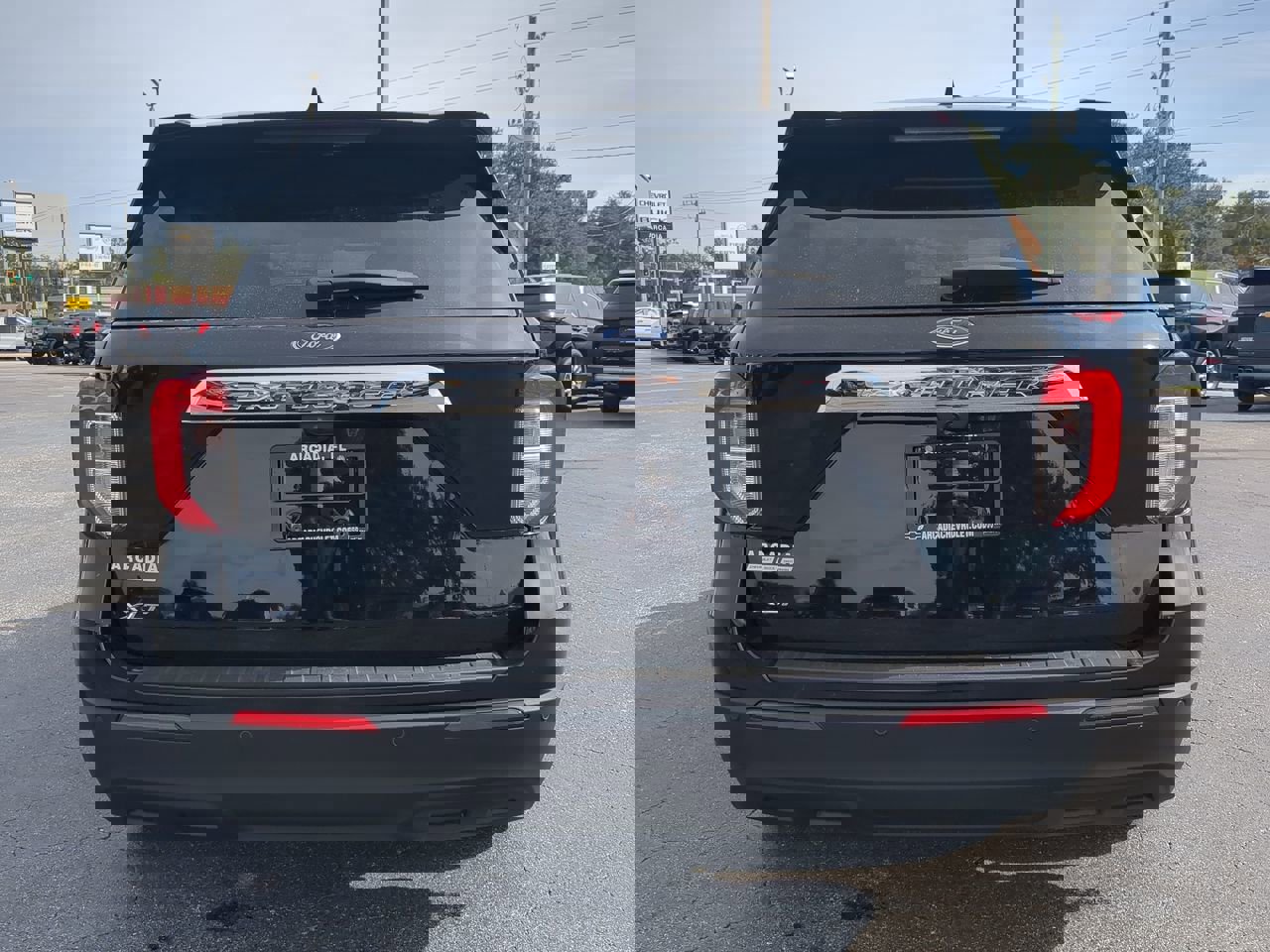 Certified 2024 Ford Explorer XLT image 4