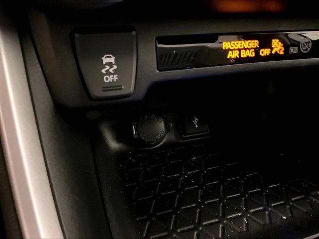 Used 2021 Toyota RAV4 LE AWD/4WD image 31