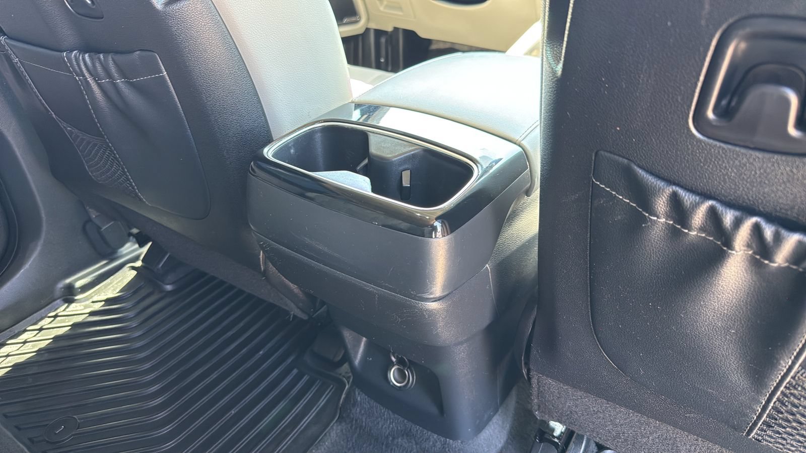 Used 2024 Kia Telluride EX w/ EX Captain's Chair Package FWD image 27