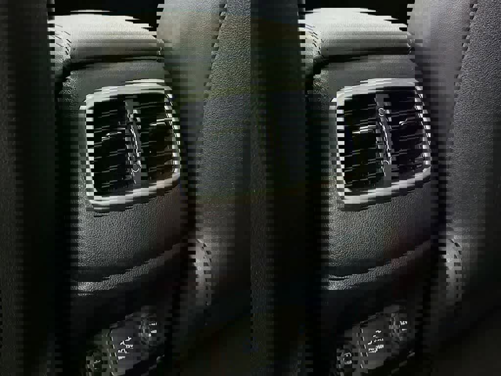 Used 2019 Kia Sorento SX image 13