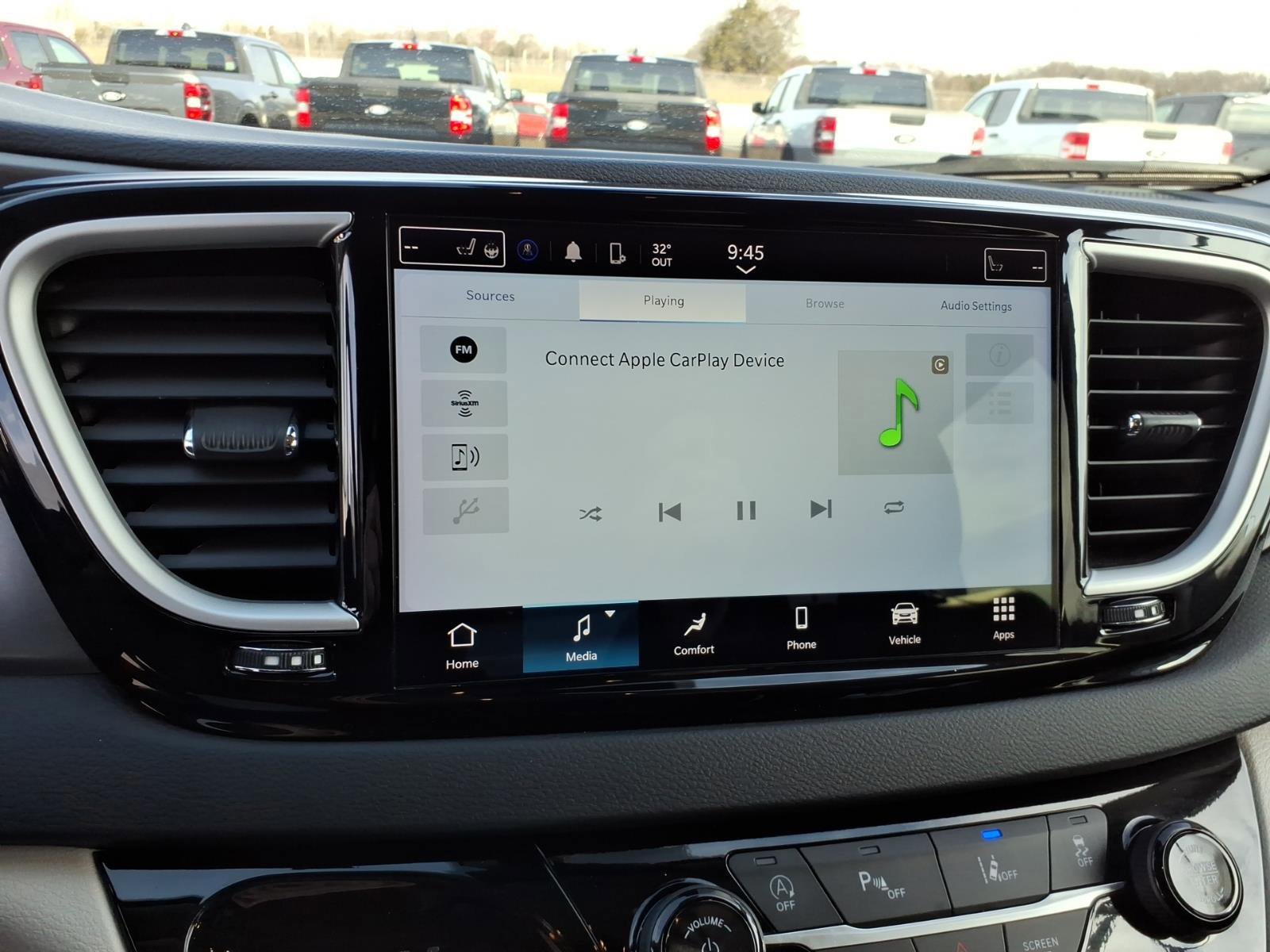 Used 2024 Chrysler Pacifica Touring-L image 19