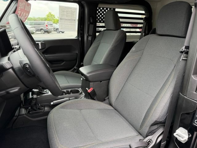 Used 2025 Jeep Wrangler Sport AWD/4WD image 5
