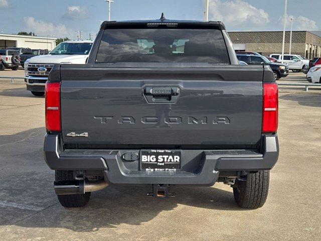 Used 2025 Toyota Tacoma SR AWD/4WD image 4