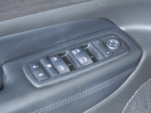 Used 2018 Jeep Grand Cherokee Altitude AWD/4WD image 18