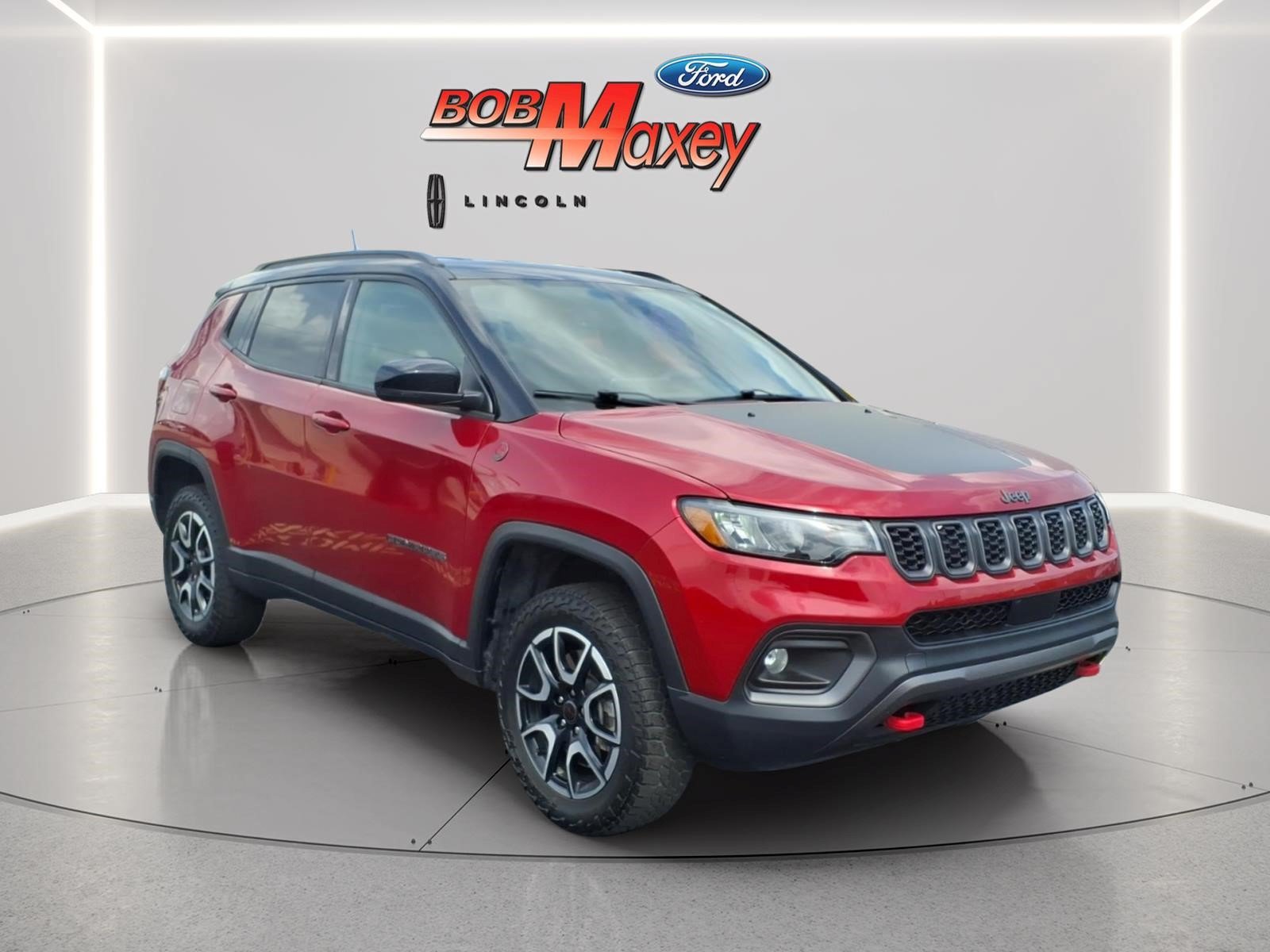 Used 2025 Jeep Compass Trailhawk AWD/4WD image 3