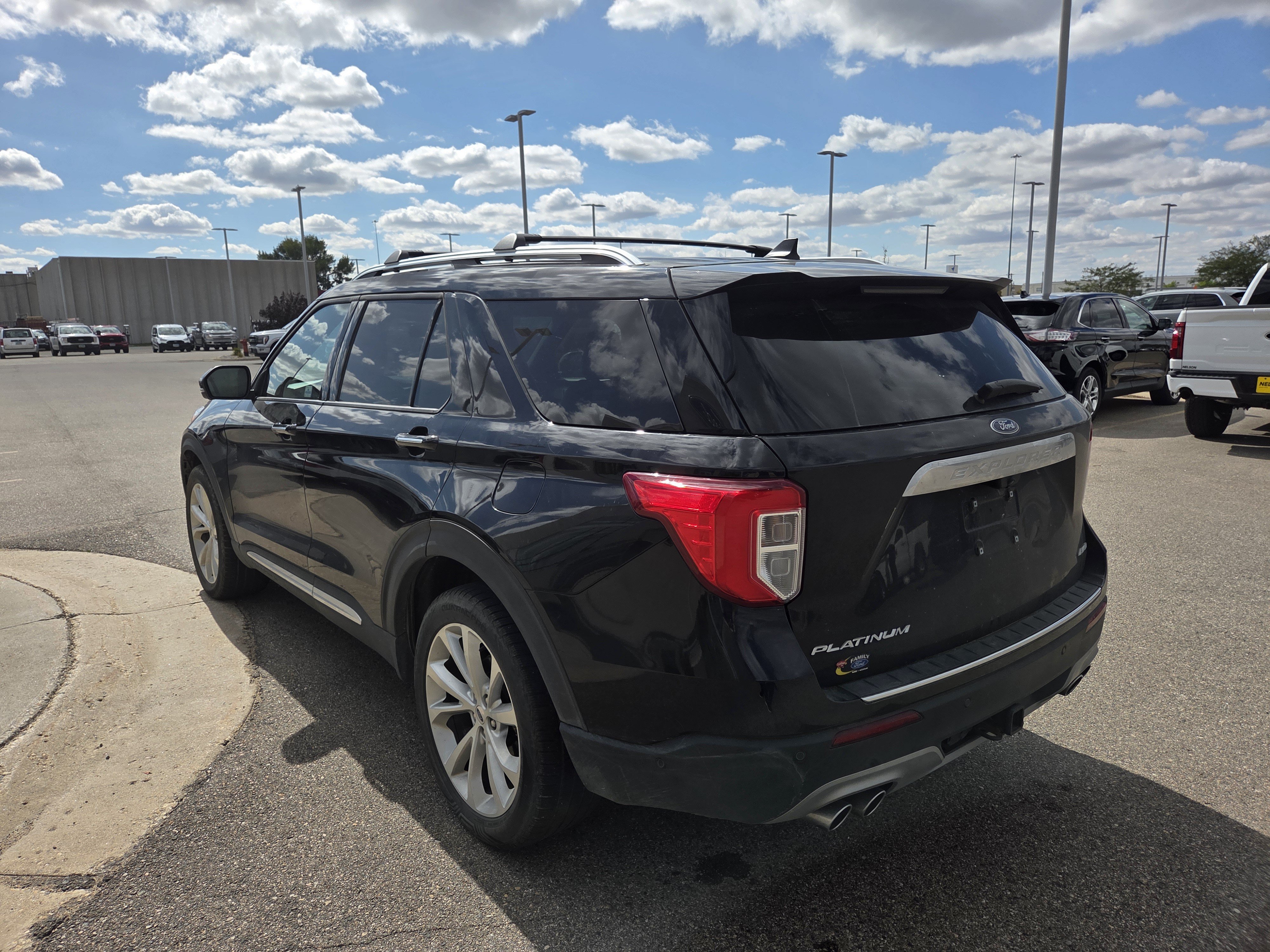 Certified 2022 Ford Explorer Platinum w/ Equipment Group 601A AWD/4WD image 4