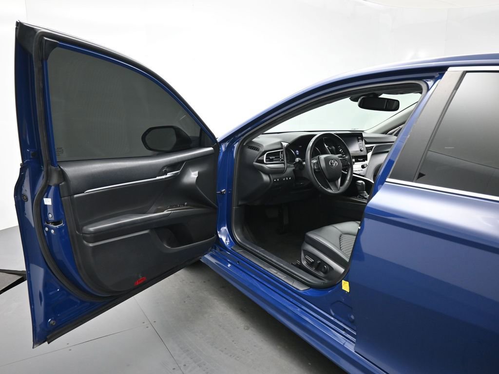 Used 2023 Toyota Camry SE w/ Cold Weather Package image 8