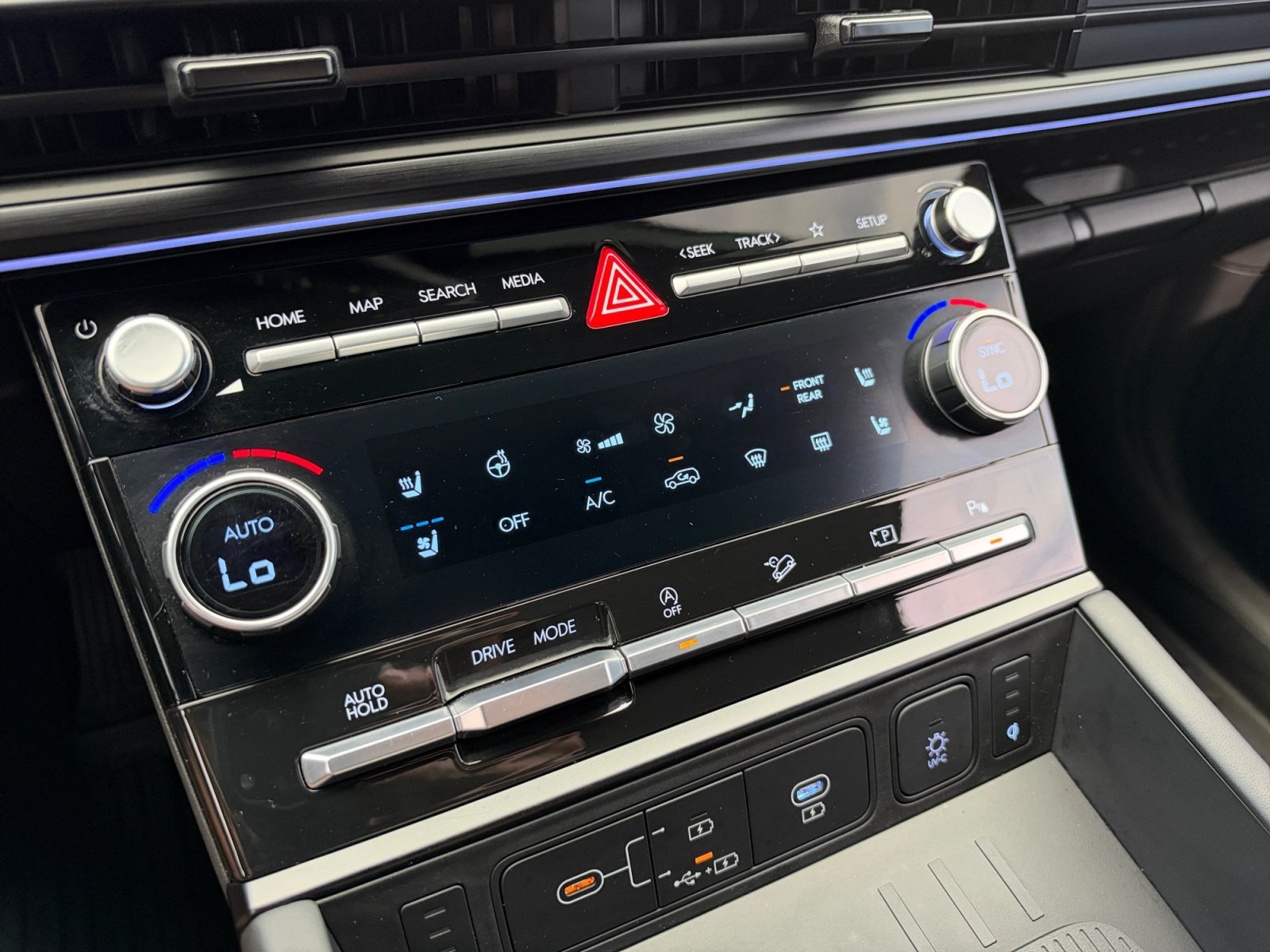Used 2024 Hyundai Santa Fe Calligraphy FWD image 26
