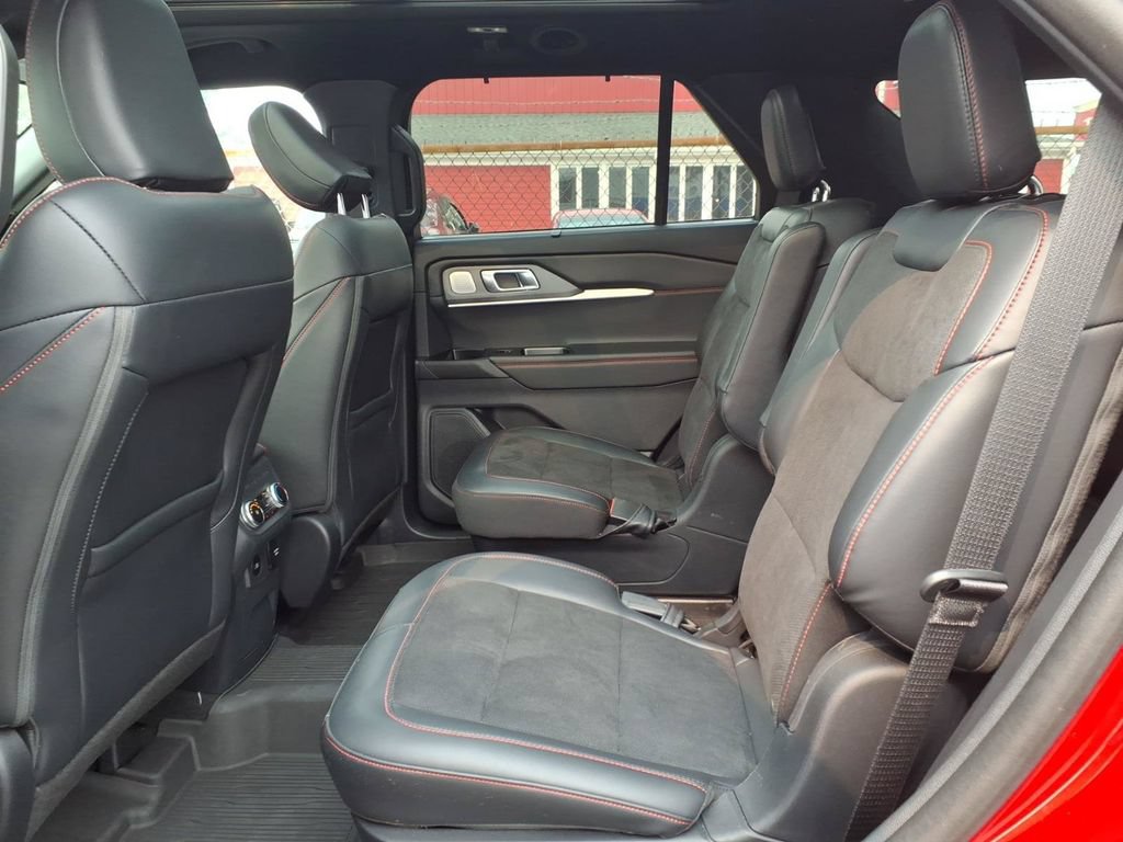 Certified 2025 Ford Explorer ST AWD/4WD image 11