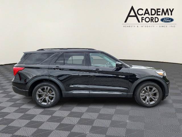 Certified 2023 Ford Explorer XLT w/ Equipment Group 202A AWD/4WD image 7