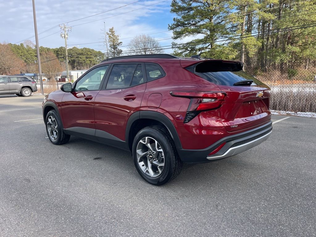 Used 2025 Chevrolet Trax LT image 7
