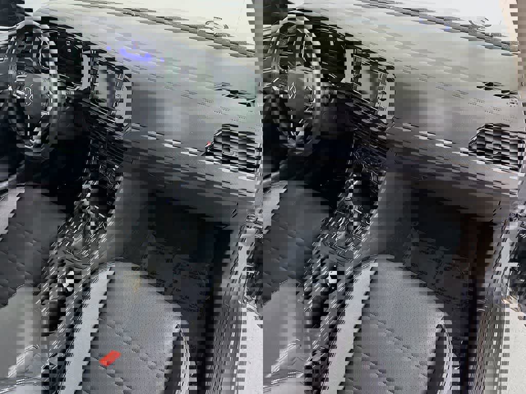 Used 2024 Volkswagen Jetta SE image 31