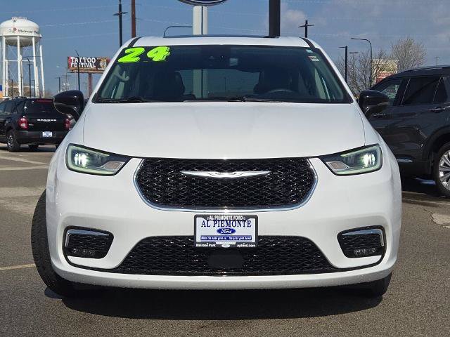 Used 2024 Chrysler Pacifica Limited FWD image 4