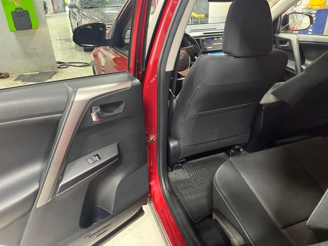 Used 2017 Toyota RAV4 XLE AWD/4WD image 37