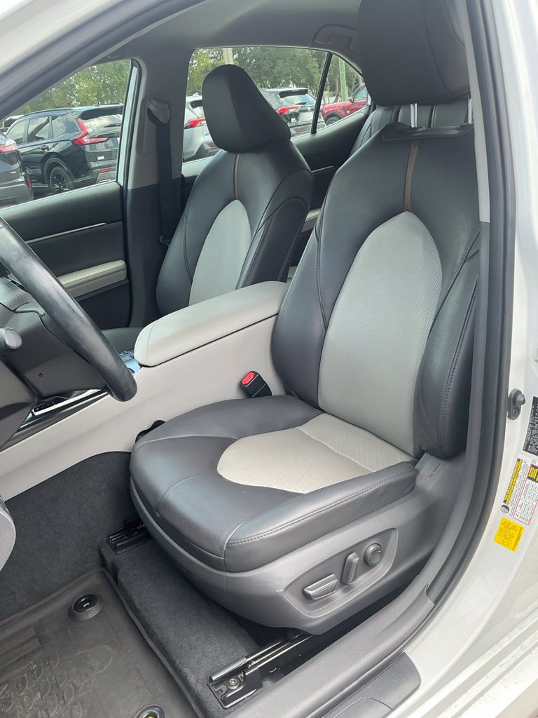 Used 2020 Toyota Camry XLE FWD image 35