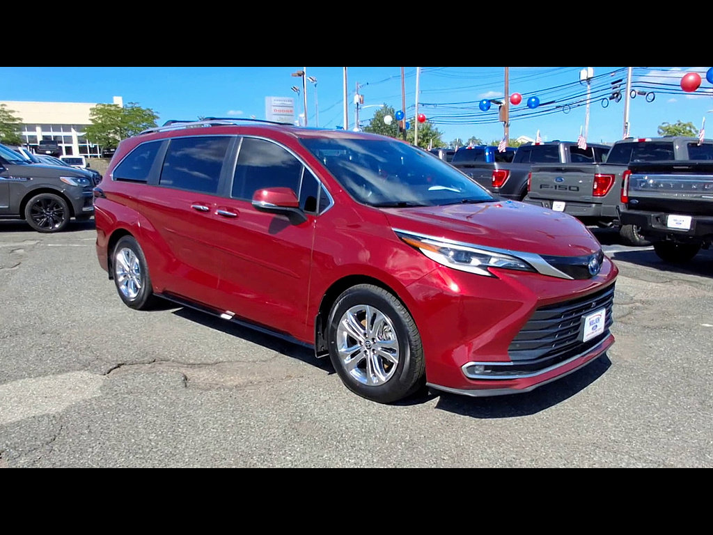 Used 2023 Toyota Sienna Platinum AWD/4WD image 2