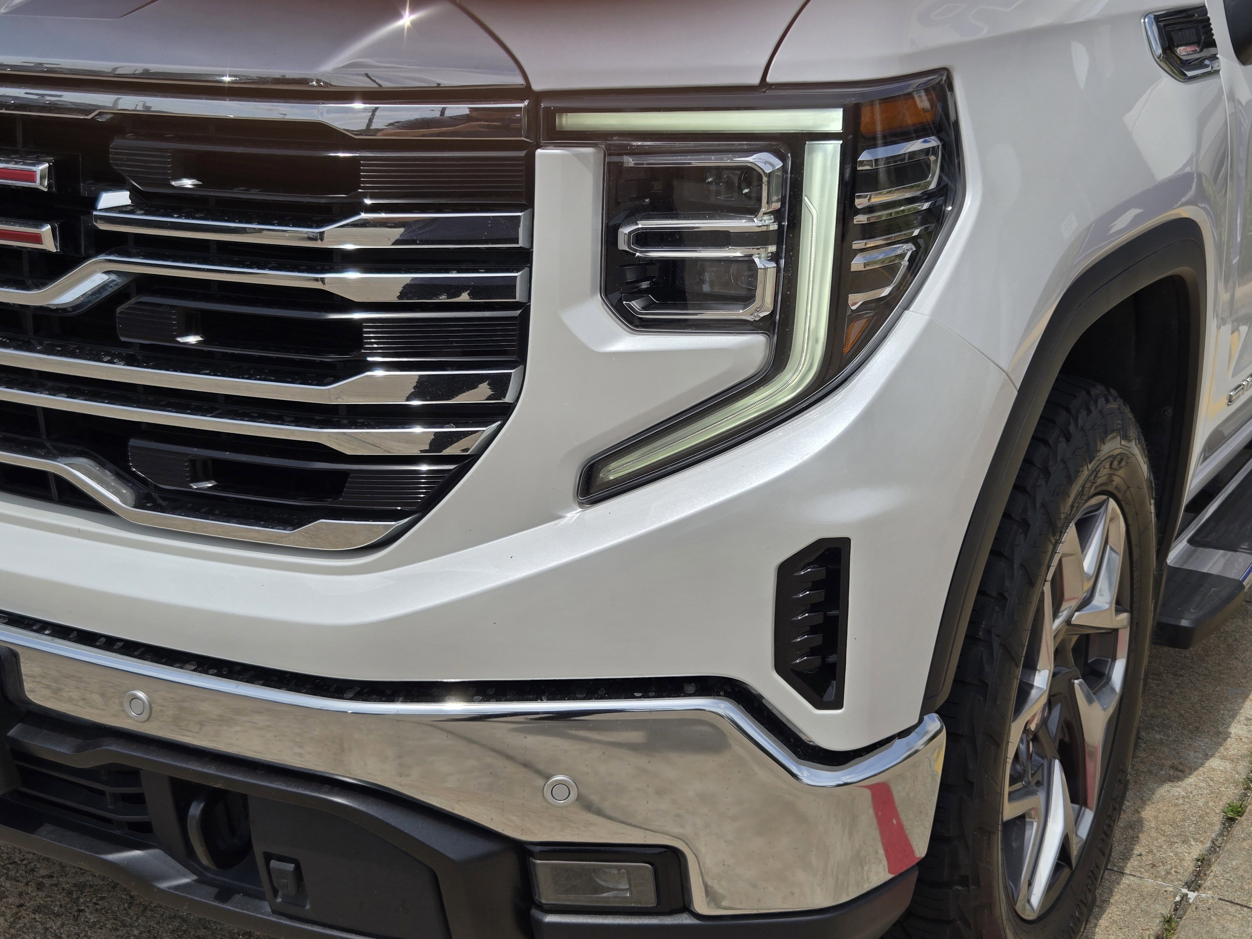 Used 2024 GMC Sierra 1500 SLT w/ SLT Premium Plus Package AWD/4WD image 6