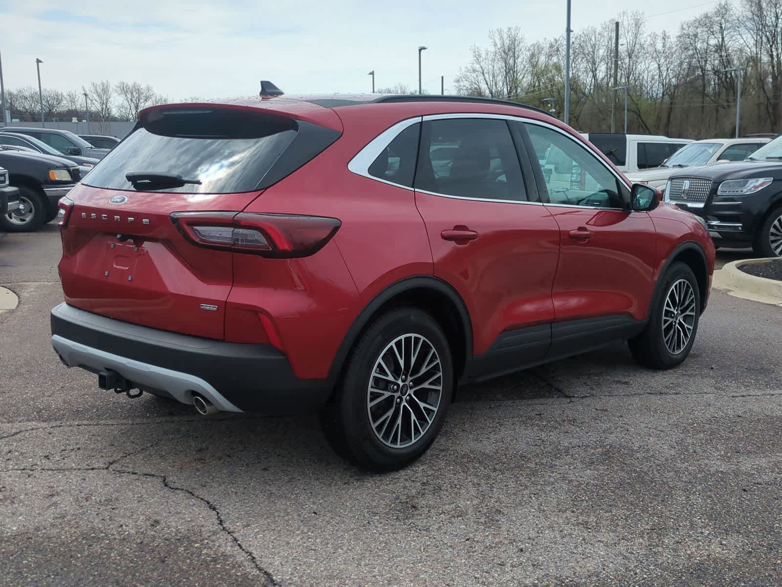 Certified 2025 Ford Escape SE w/ Class II Trailer Tow Package FWD image 8