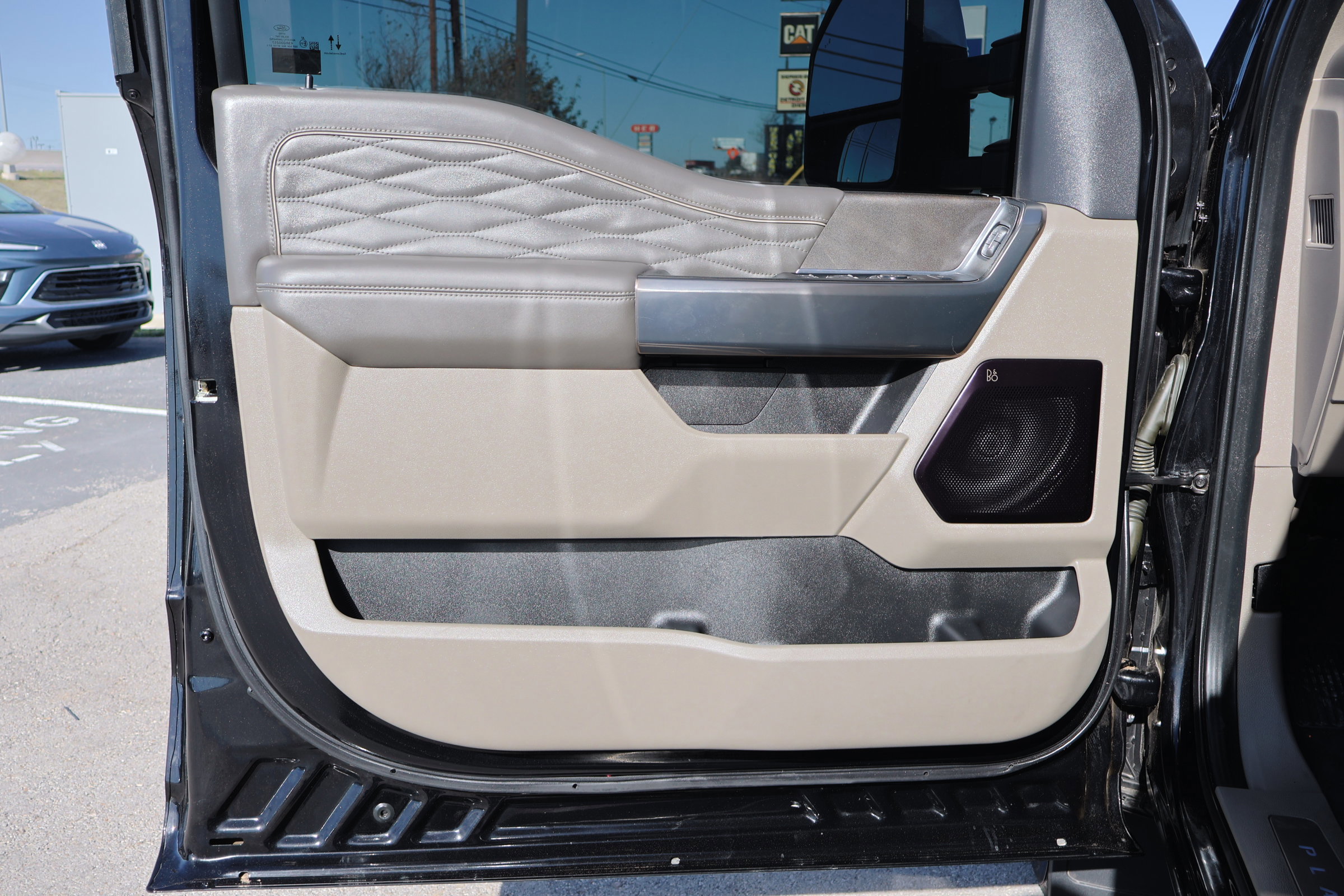 Certified 2025 Ford F350 Platinum w/ Platinum Plus Package image 16