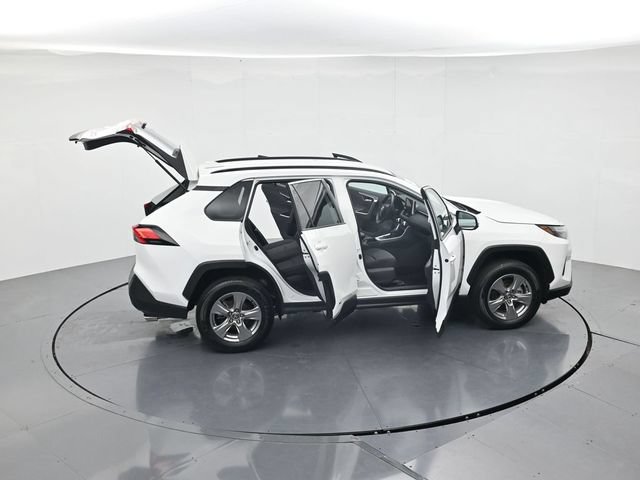 Used 2025 Toyota RAV4 XLE AWD/4WD image 46