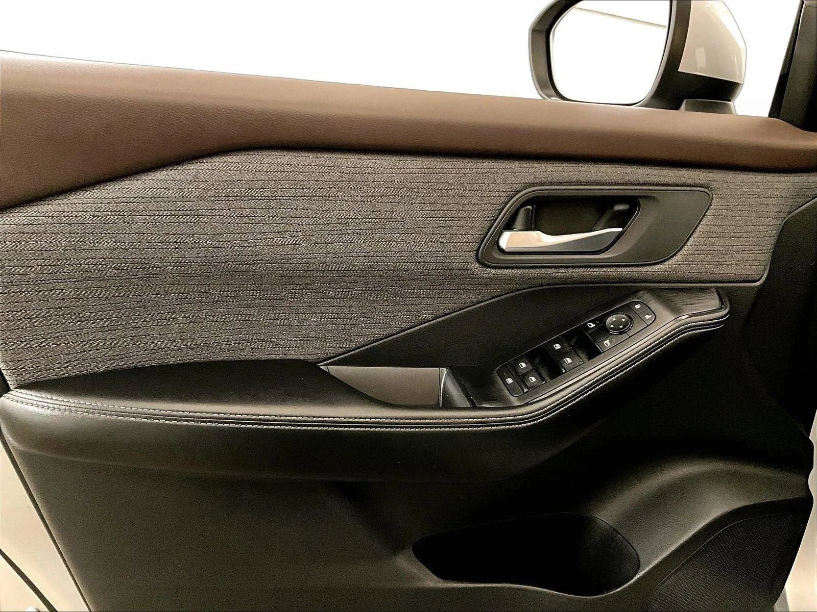 Used 2021 Nissan Rogue SV image 22