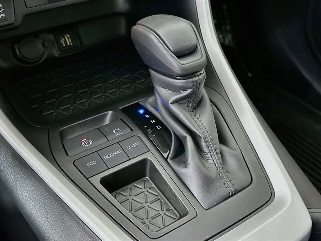 Used 2025 Toyota RAV4 XLE FWD image 19