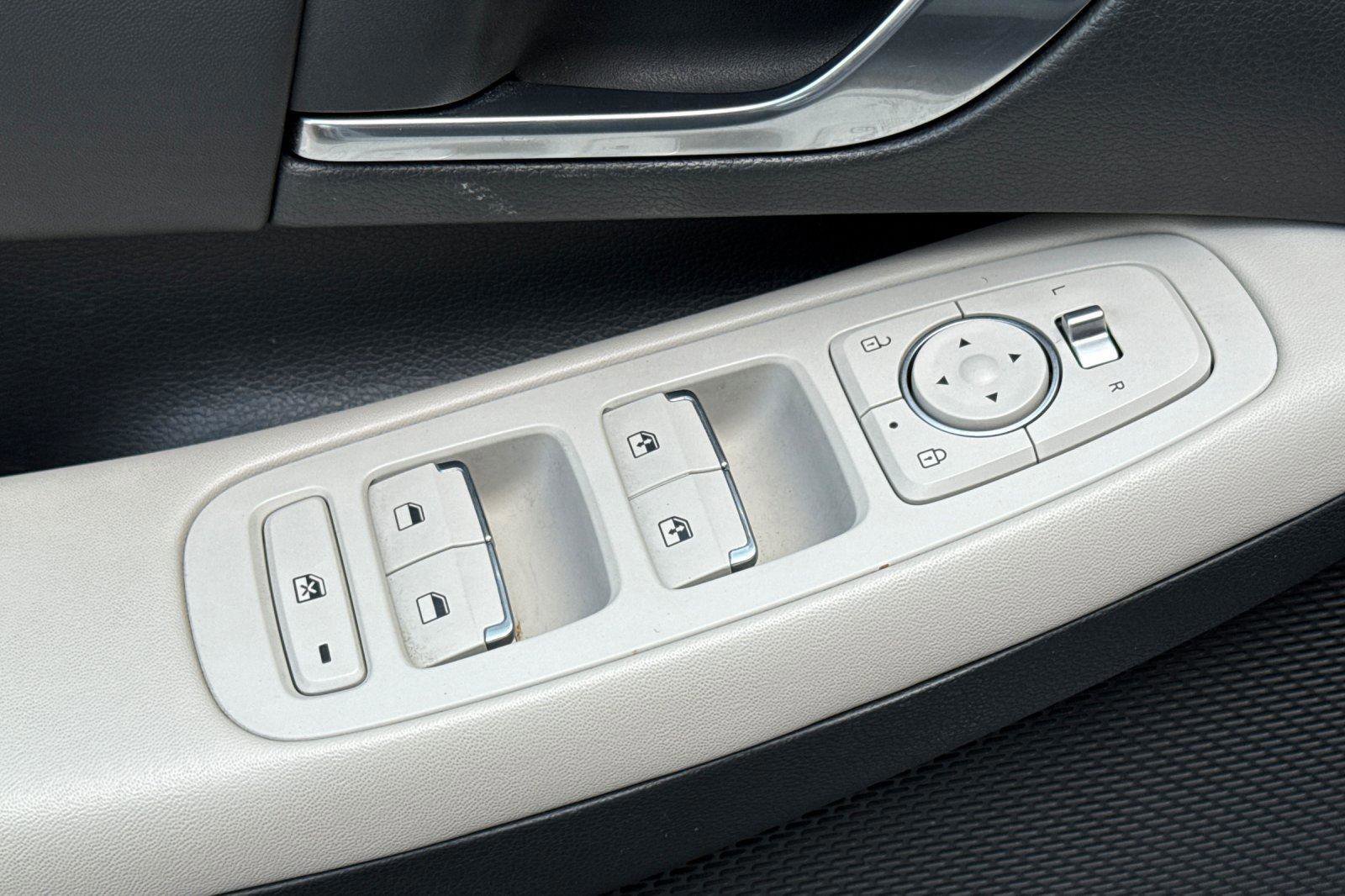 Used 2023 Hyundai Sonata SEL image 17