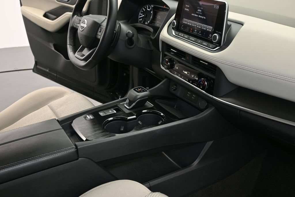 Used 2025 Nissan Rogue SV FWD image 13