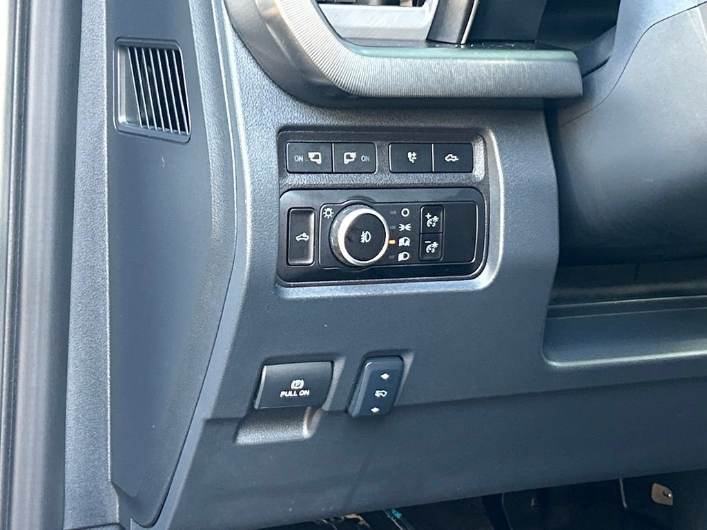 Certified 2024 Ford F250 Platinum w/ FX4 Off-Road Package AWD/4WD image 37