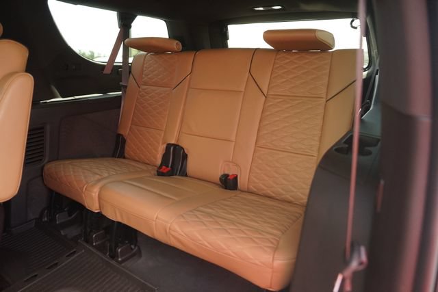 Used 2024 Cadillac Escalade ESV Premium Luxury w/ Performance Package AWD/4WD image 15
