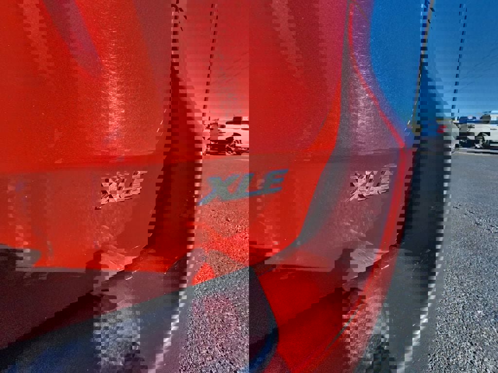 Used 2019 Toyota Sienna XLE image 28