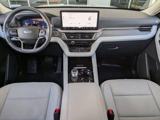 Certified 2025 Ford Explorer Platinum w/ LUX Leather Package AWD/4WD image 9