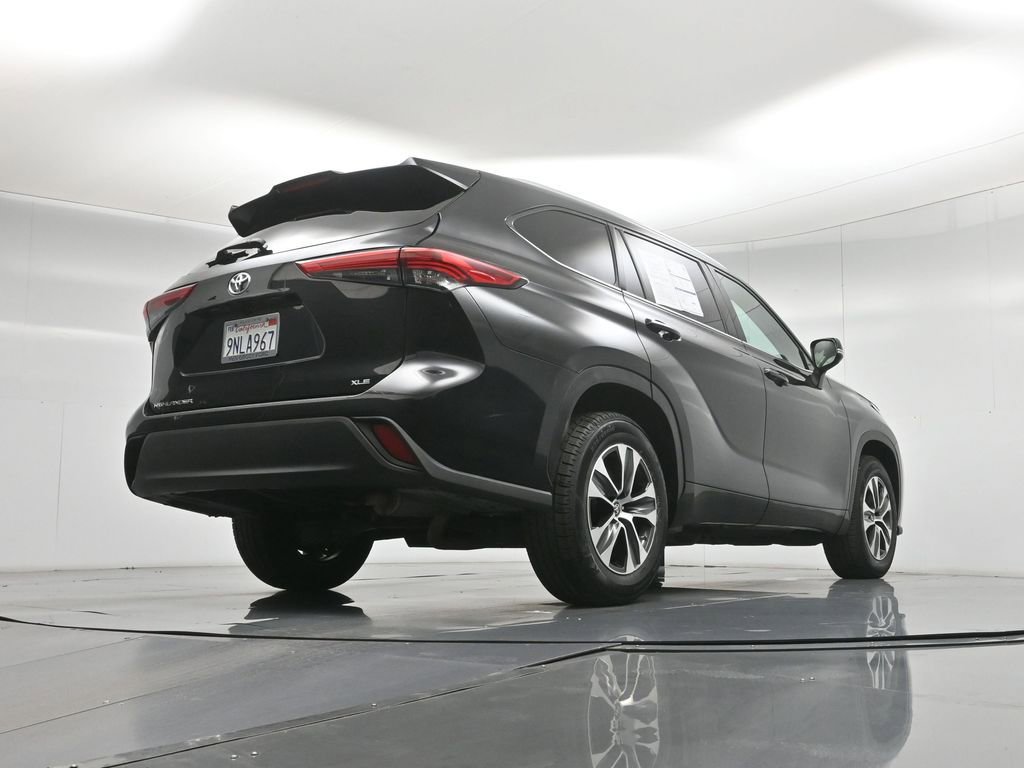 Used 2022 Toyota Highlander XLE FWD image 51