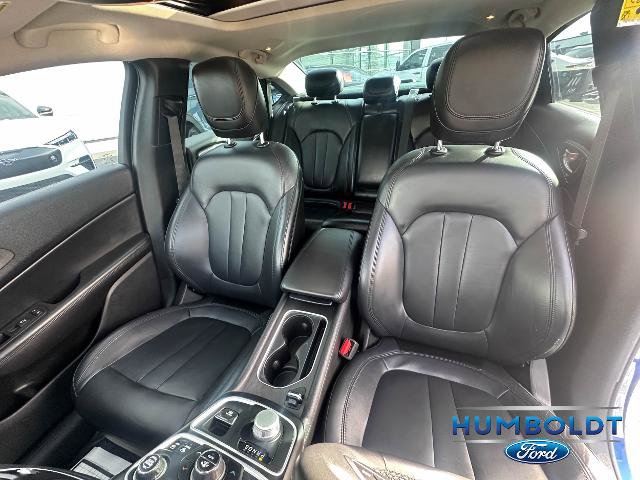 Used 2017 Chrysler 200 Limited Platinum w/ Comfort & Convenience Group image 16