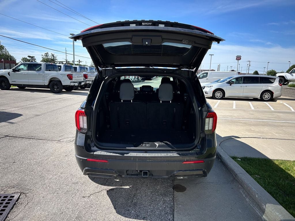 Certified 2025 Ford Explorer ST-Line w/ ST-Line Street Pack AWD/4WD image 17