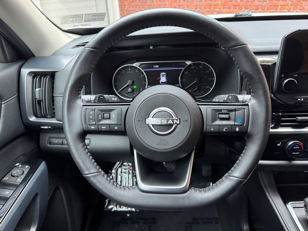 Used 2025 Nissan Pathfinder SL AWD/4WD image 14