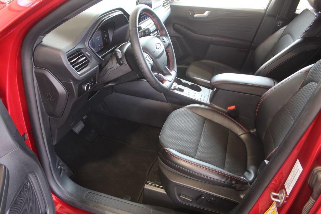 Certified 2025 Ford Escape ST-Line AWD/4WD image 31