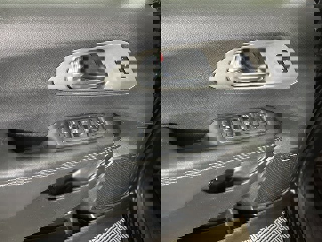 Used 2022 Chrysler Pacifica Limited w/ Uconnect Theater Family Group image 17