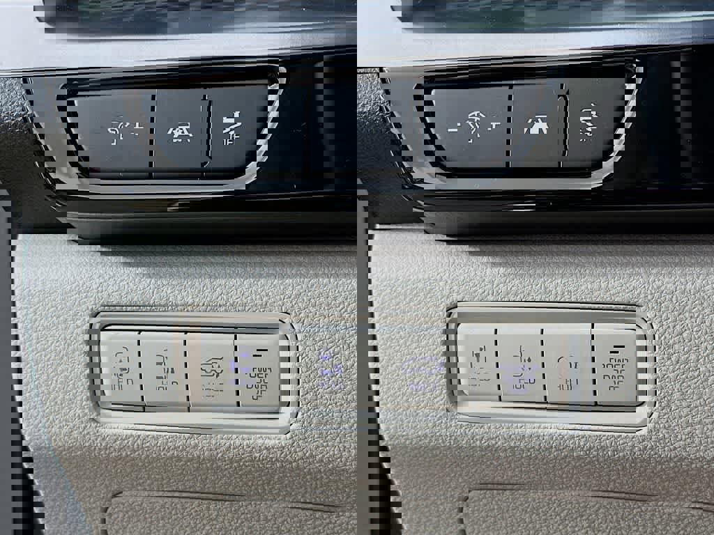 Used 2023 Kia Carnival SX Prestige image 26