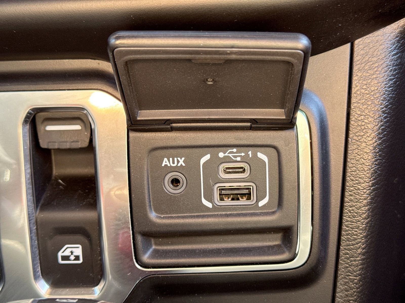Used 2022 Jeep Wrangler Sport AWD/4WD image 36