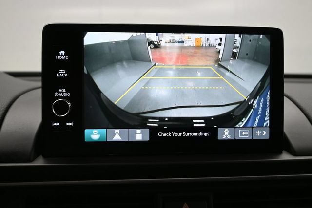 Used 2025 Honda Pilot Touring image 16