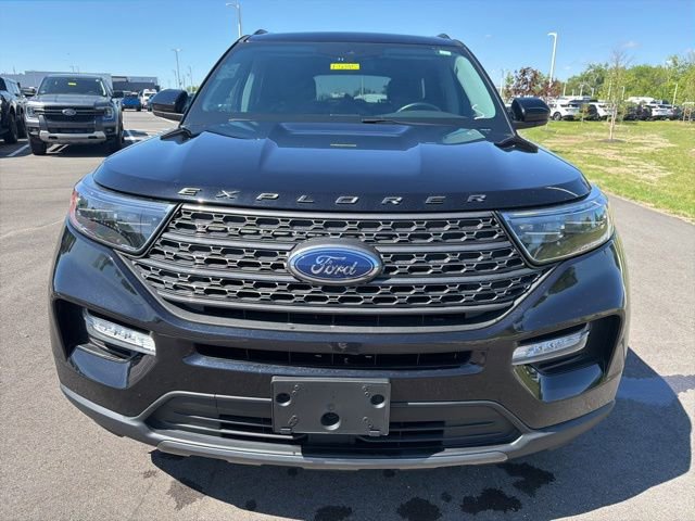 Certified 2023 Ford Explorer XLT w/ Equipment Group 202A AWD/4WD image 3